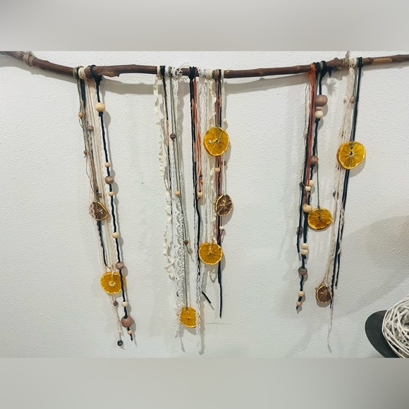 Handmade wooden wall decor with dried citrus - Picture 3 of 4